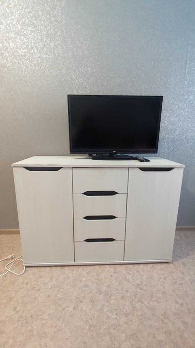 Продам комод и тумбу.