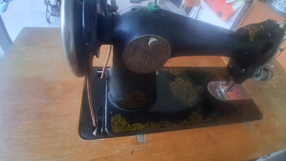 Masini de cusut de Epoca Zinger si Union -urgent plec din tara