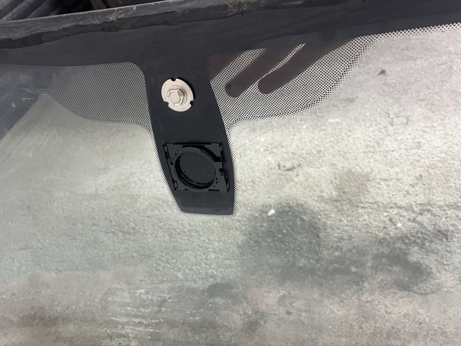 Parbriz Bmw f10/f11 doar cu senzor de ploaie si lumina
