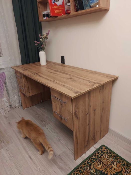 Стол письменный 140 см