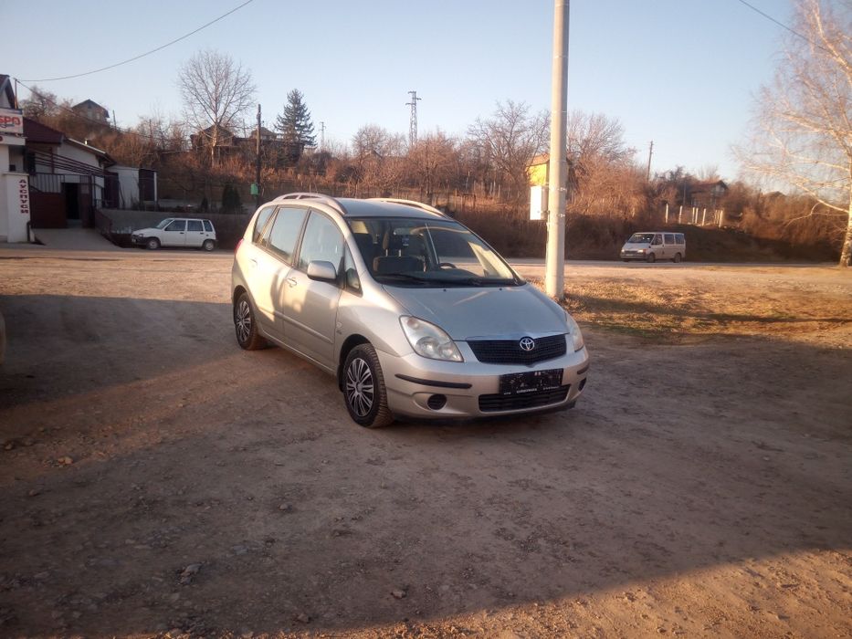 Тойота Корола Версо.2.0d4d