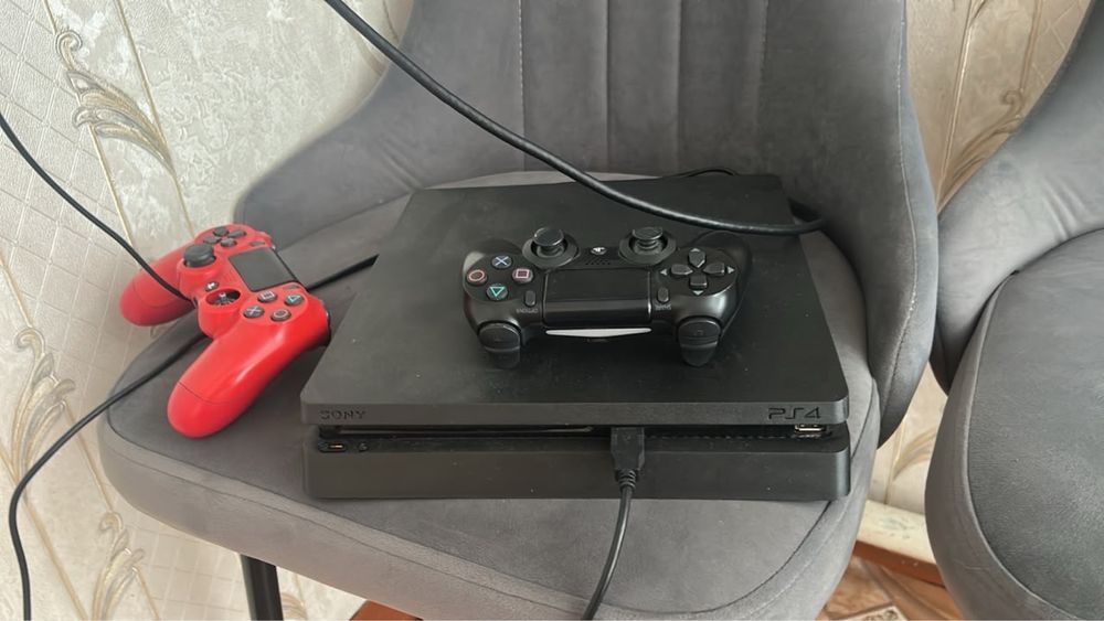продам PlayStation 4