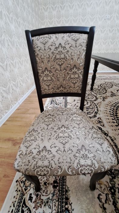 Продаётся стол со стульями