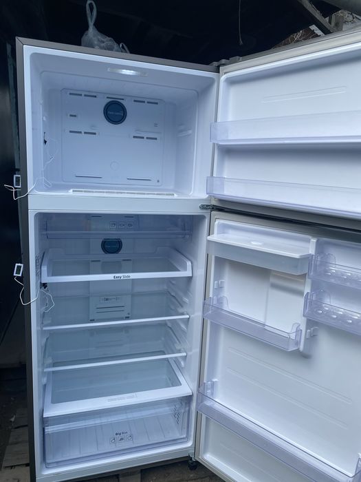 Продам холодильник самсунг широкодверный