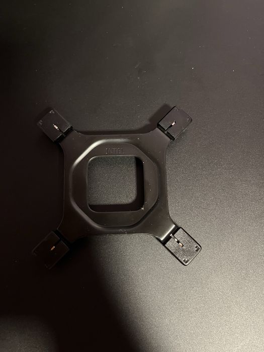 Amd stock cooler,Intel cpu bracket и Chieftec 550w захранване