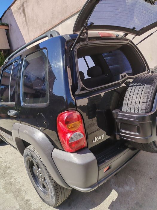 Vând jeep cherokee