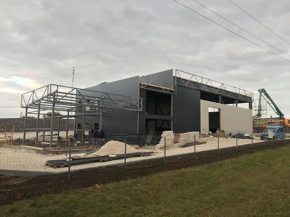 Vand Hala Metalica completa cu panouri sandwich atic