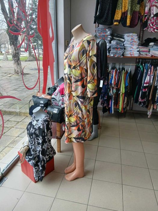 Стока за 18000 с оборудване за магазин