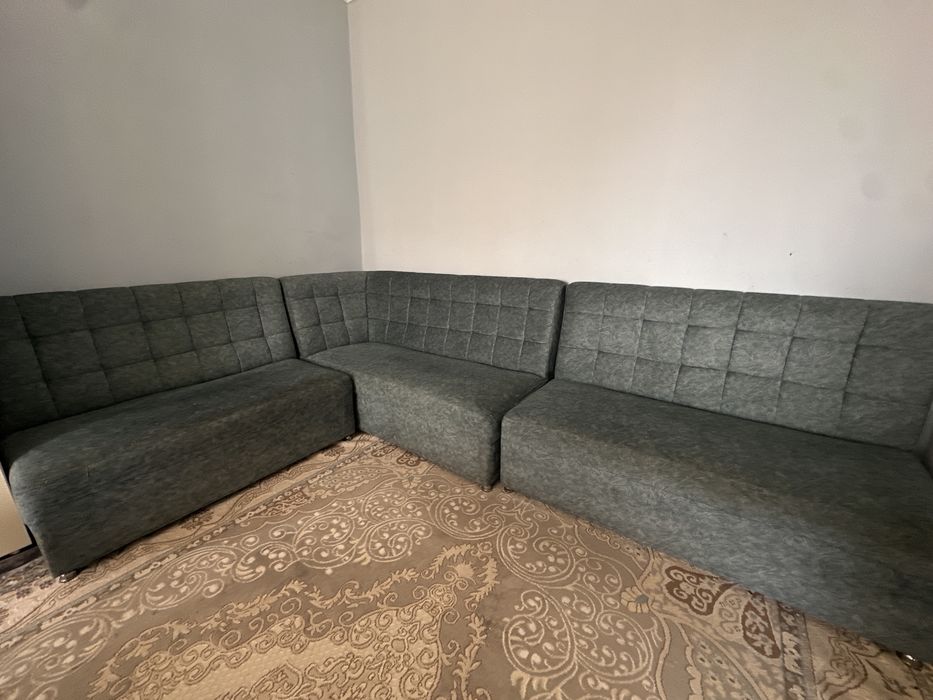 Продам стильный и вместительный угловой диван.