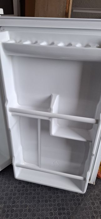 Малък хладилник с камера