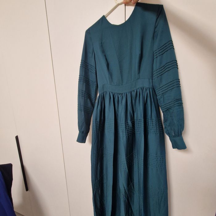 Продам два длинных платья.