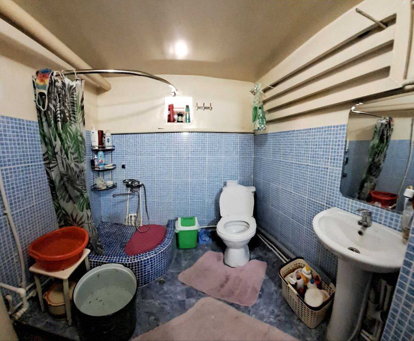 Продается 2х етажный дом в центре города(Ориентир Узгазоил)