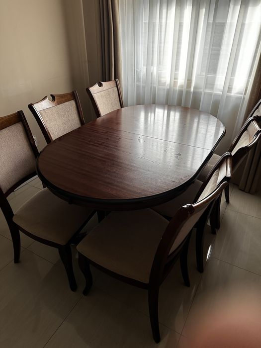 Masa extensibila din lemn masiv cu 6 scaune