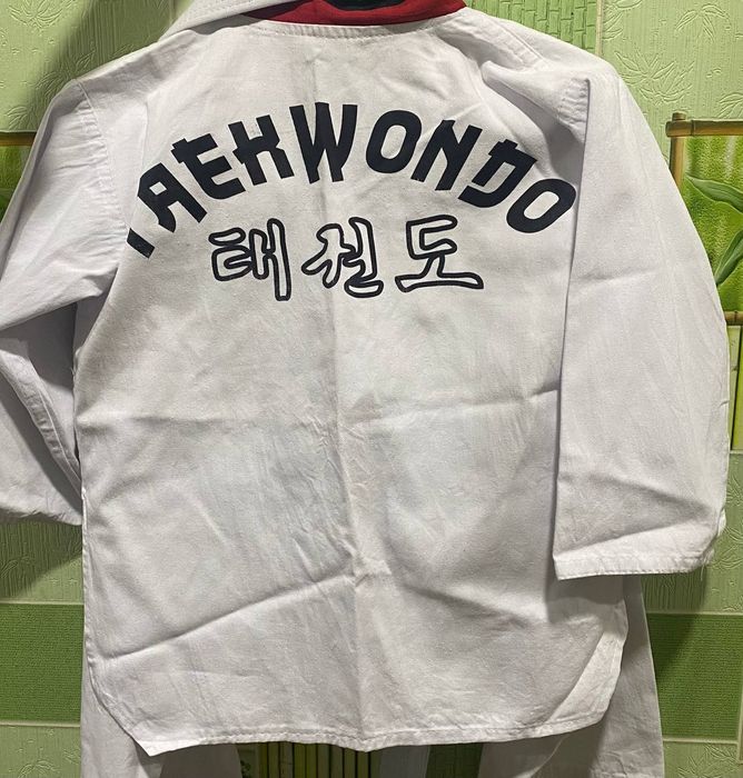 (Ekupurofka Taekwondo WTF) Sotiladi!!! 10-11-12 yoshli bolalar uchun.