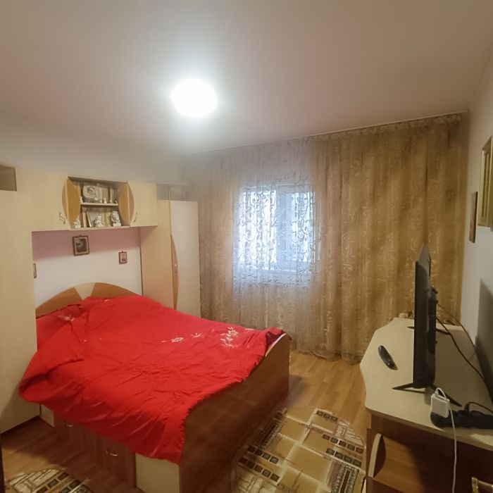 Apartament trei camere decomandat
