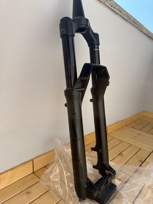Rock Shox ZEB select + debonair charge 3 RC2 noua