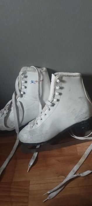 Фигурные коньки.