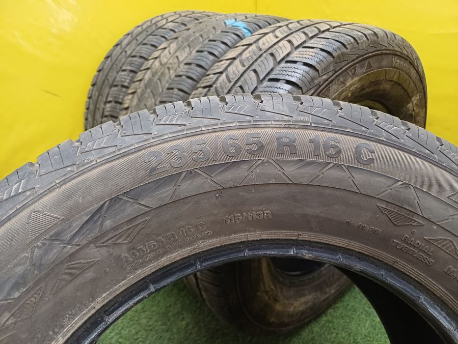 Шины 235/65 R16c Continental комплект.