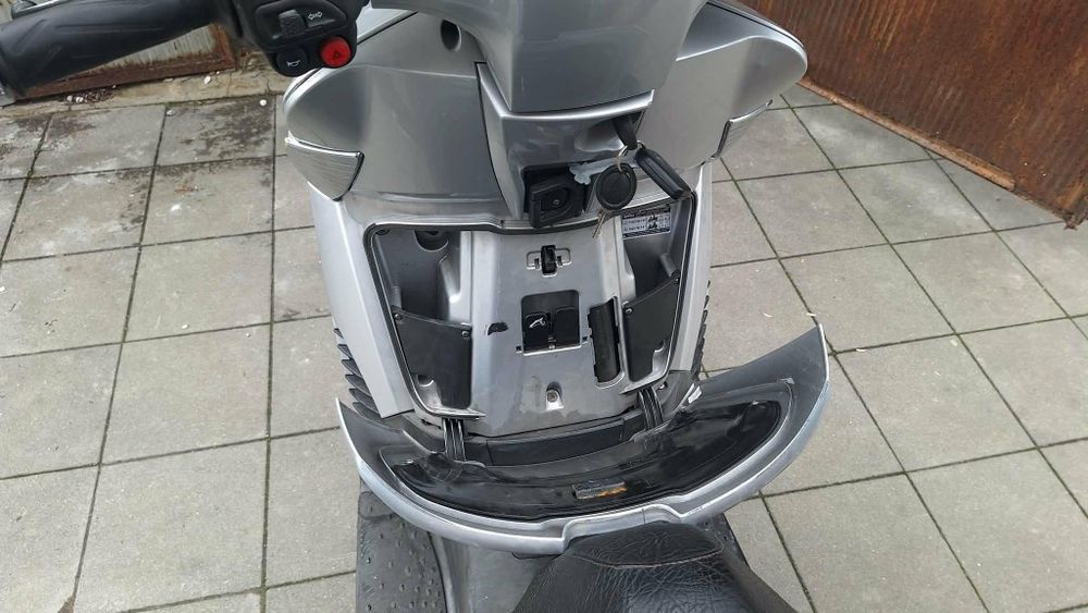 Продавам    Скутер Aprilia 500 kub. Като нов