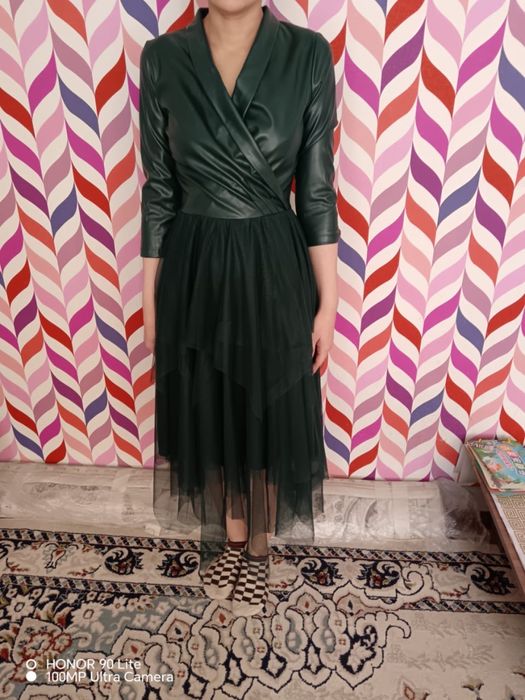 Одежда новая костюм и платье