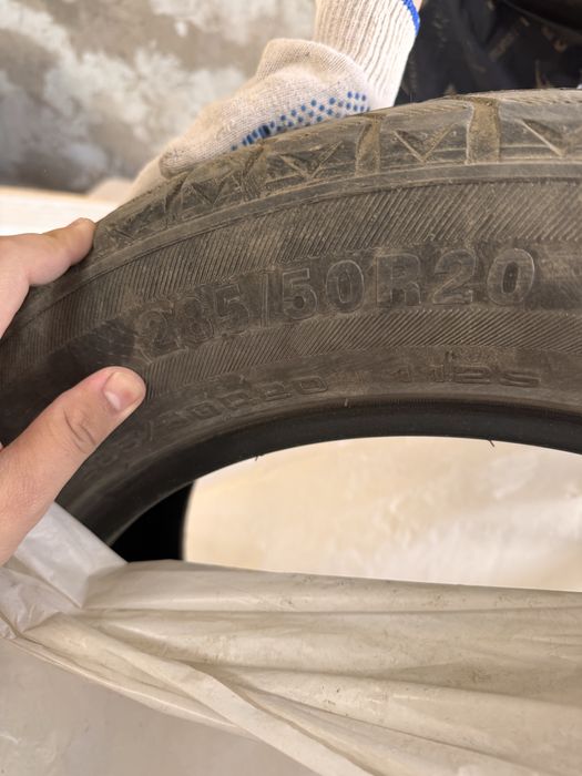 Продается шины зимние 285/50r20