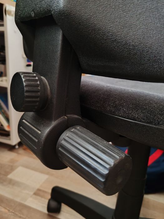 Scaun birou rotativreglabil in înălțime