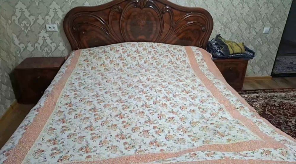 Спални гарнитур сотилади