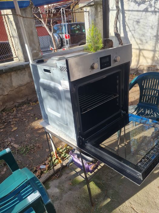 Фурна за вграждане с котлони