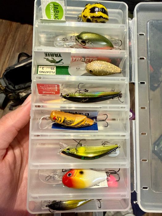 Лот от чисто нови риболовни принадлежности/въдици/макари/примамки