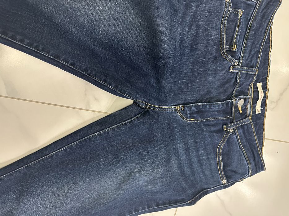 Оригинални дамски дънки Levi’s размер 27