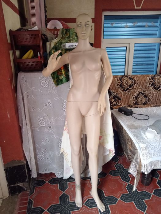 Maniken kukla sotiladi