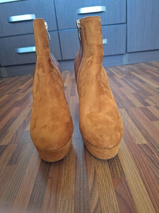 Botine cu toc si platforma