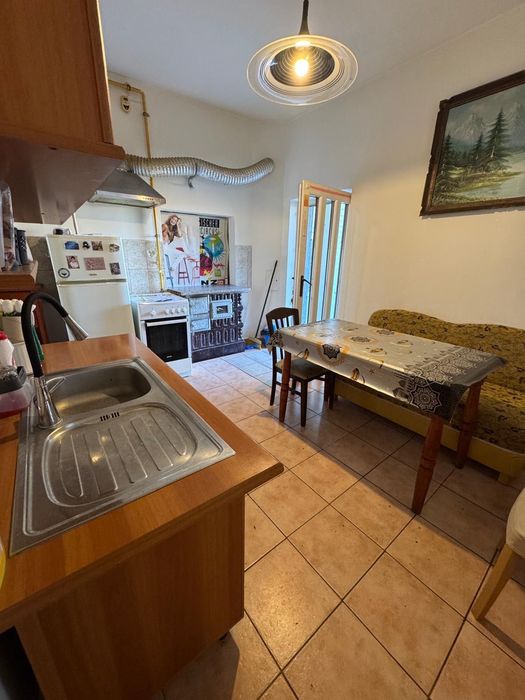 2 camere la casa de inchiriat