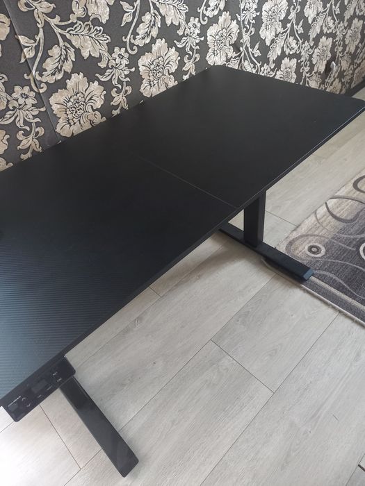 Продам игровой компьютерный стол Caugar