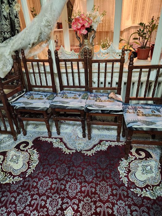 Срочно недорого продаётся  6 стулья в хорошем состоянии.