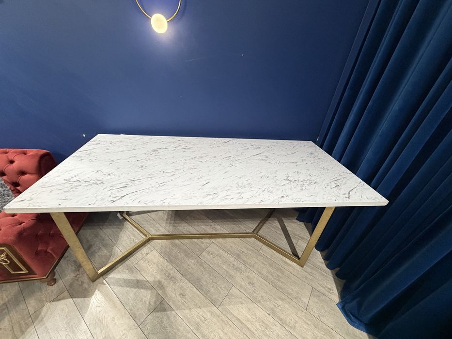 Жақсы жағдай ұсталған стол 2,2 метр 90 сатылады