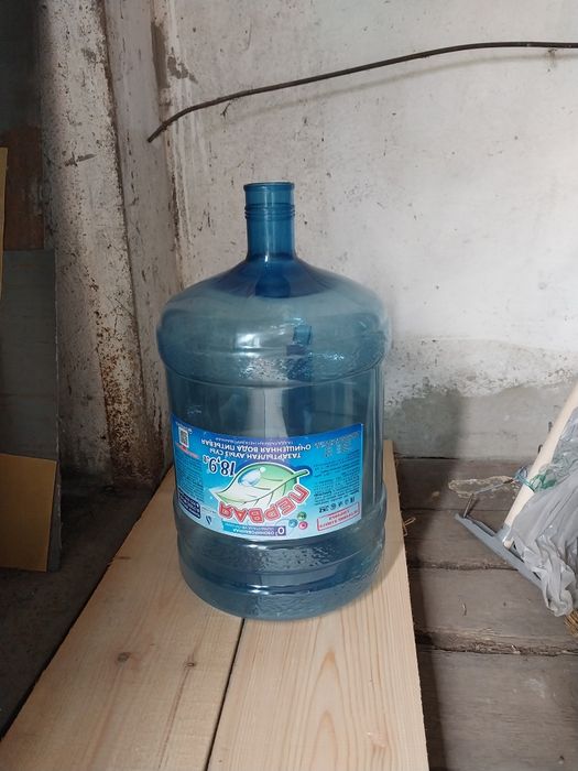 Продам бутыль 19 л