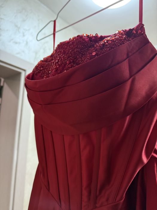 Вечерна рокля.