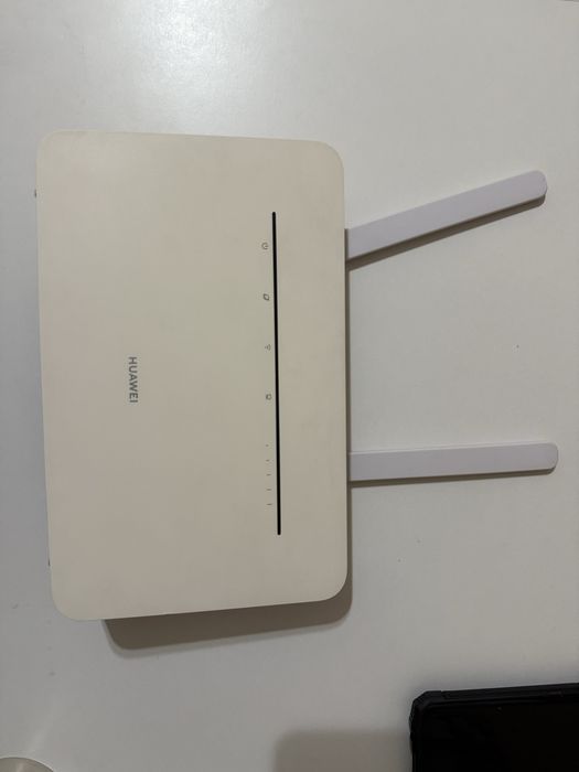 Wi-Fi роутер Huawei.