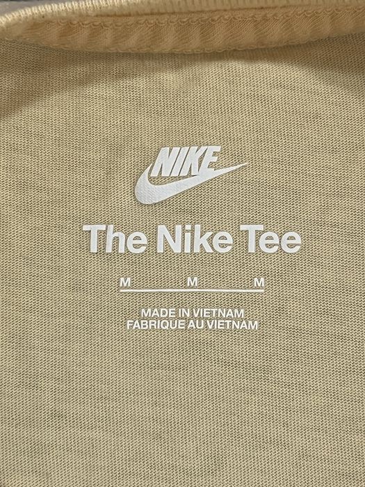 Чисто нова тениска на Nike