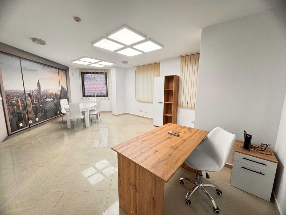 Офис под наем в Центъра!