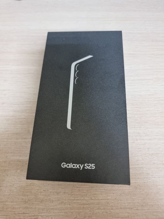 Продам сотовый телефон новый Samsung S25 gb 128.