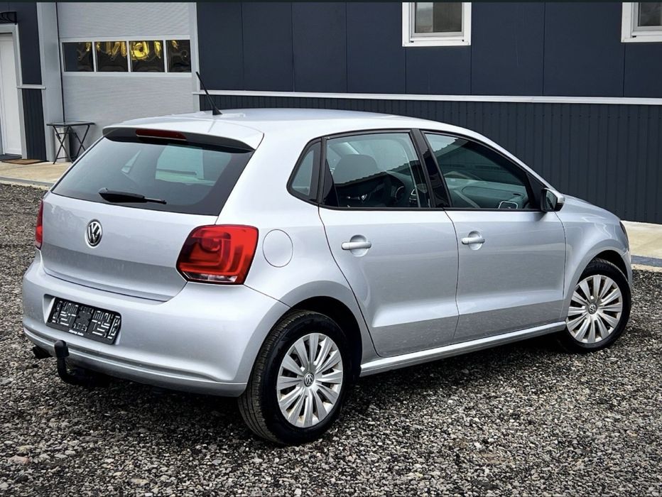VOLKSWAGEN Polo 2011
