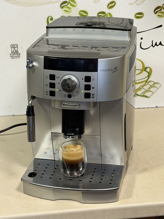 Кафемашина кафе автомат delonghi magnifica S с гаранция