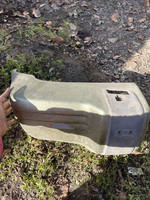 Часть бампера  паджеро в нормальном состояний