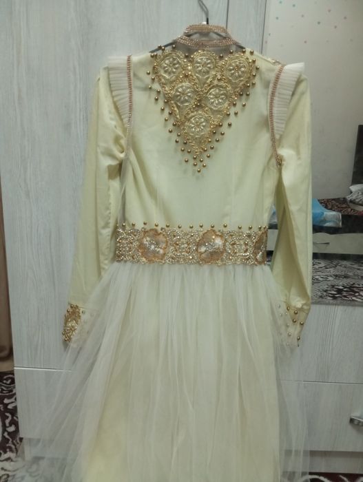 Kelinlik ansambli rosa chiroyli madel troyka