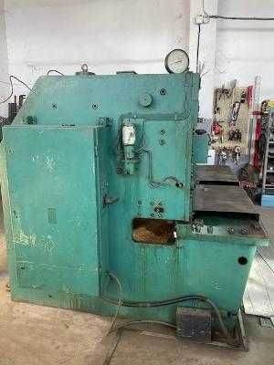 Ghilotina hidraulica FG 825