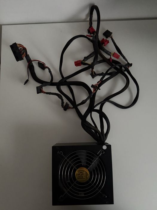 Sursa de calculator de 550w