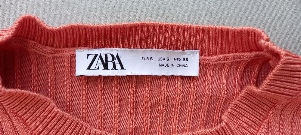 Crop top с дълъг ръкав от ZARA