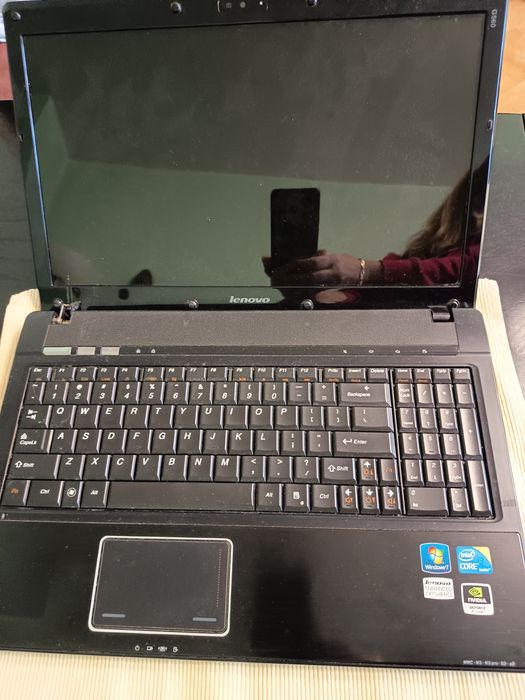 Продавам лаптоп Lenovo G560